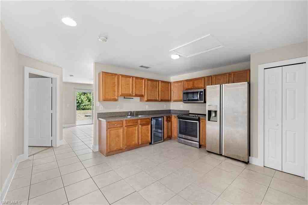 909 Jaguar Blvd - Photo 7 of 21