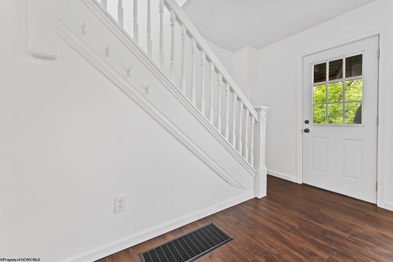 44 Edgehill St - Photo 7 of 43