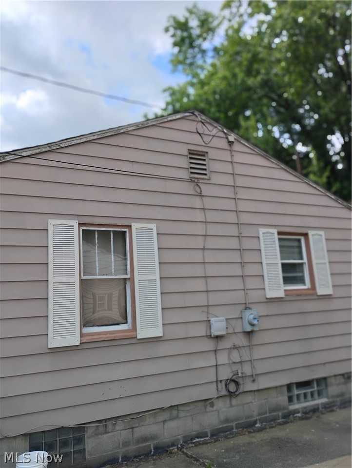 3446 Hadley Ave - Photo 2 of 11