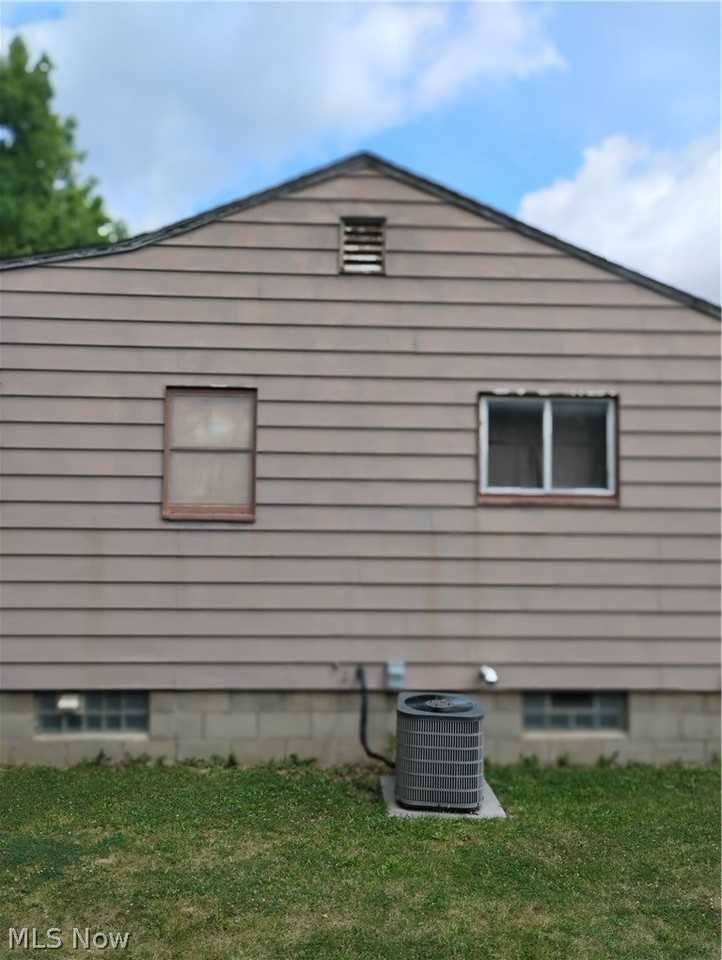3446 Hadley Ave - Photo 3 of 11