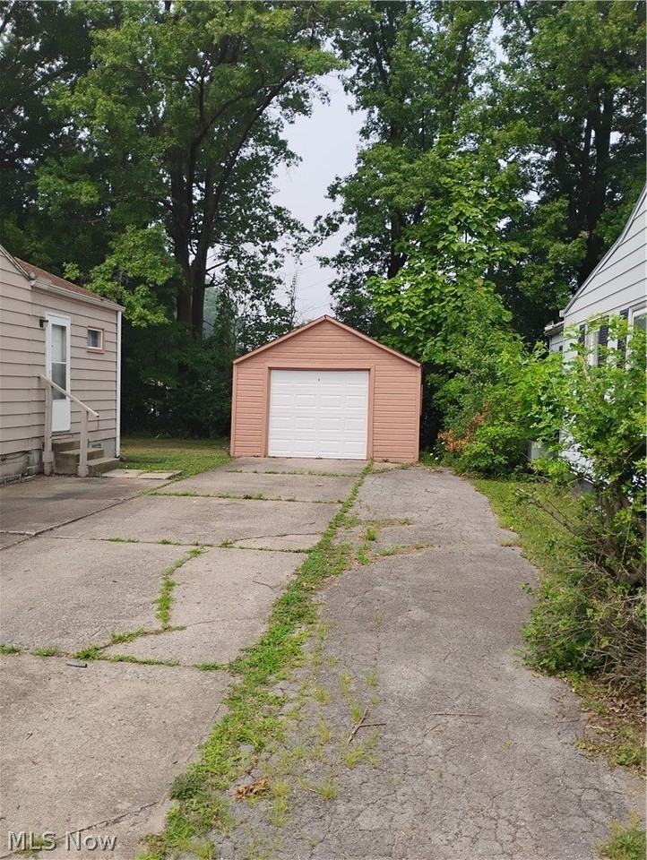 3446 Hadley Ave - Photo 4 of 11