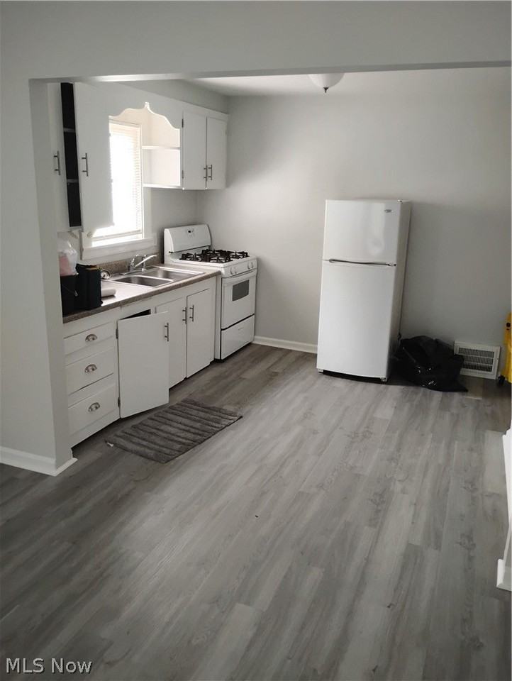 3446 Hadley Ave - Photo 5 of 11