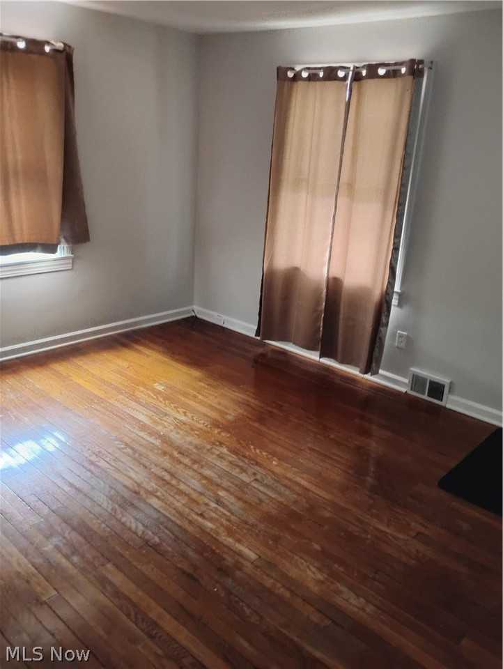 3446 Hadley Ave - Photo 6 of 11