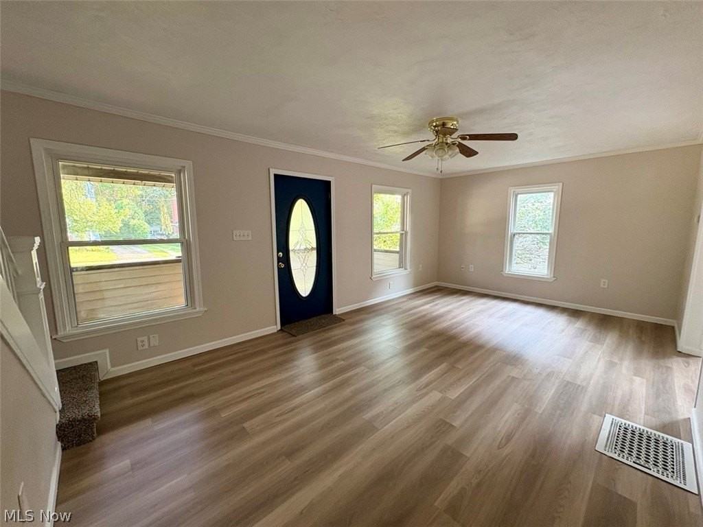 605 Sackett Ave - Photo 2 of 11