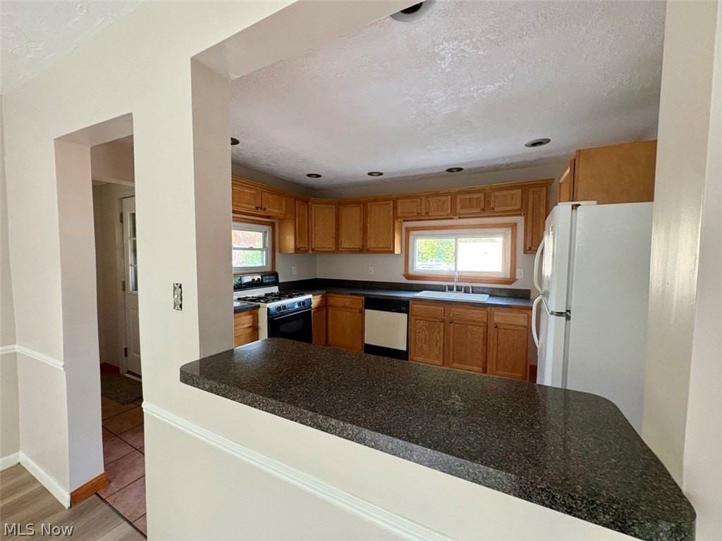 605 Sackett Ave - Photo 5 of 11