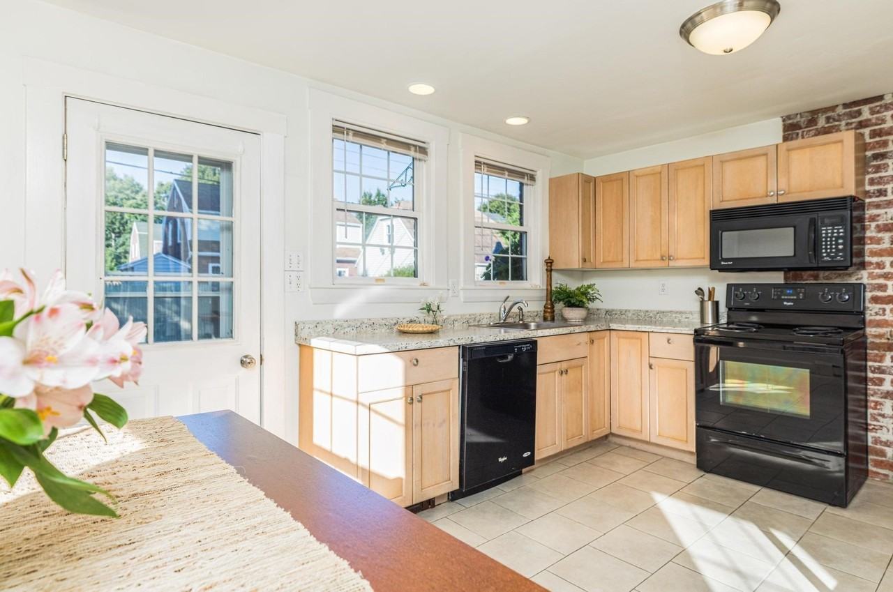 77 Porpoise Way - Photo 5 of 18