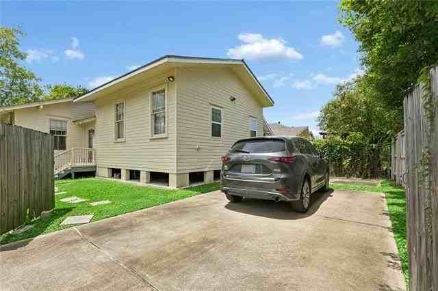 2801 Calhoun St - Photo 4 of 20