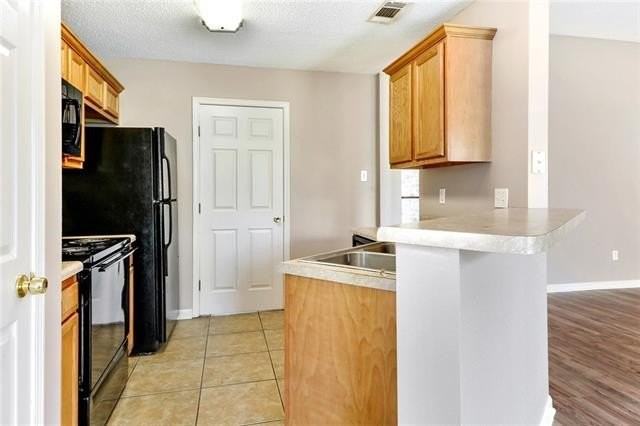 115 Pear St - Photo 3 of 10