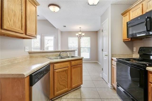115 Pear St - Photo 4 of 10