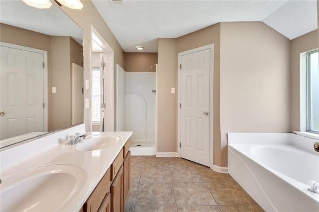 115 Pear St - Photo 6 of 10