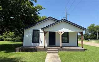 featured image of 2038 N Quincy Ave