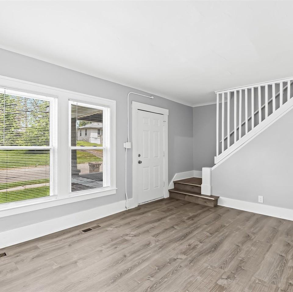 111 W Rundell St #1 - Photo 3 of 31