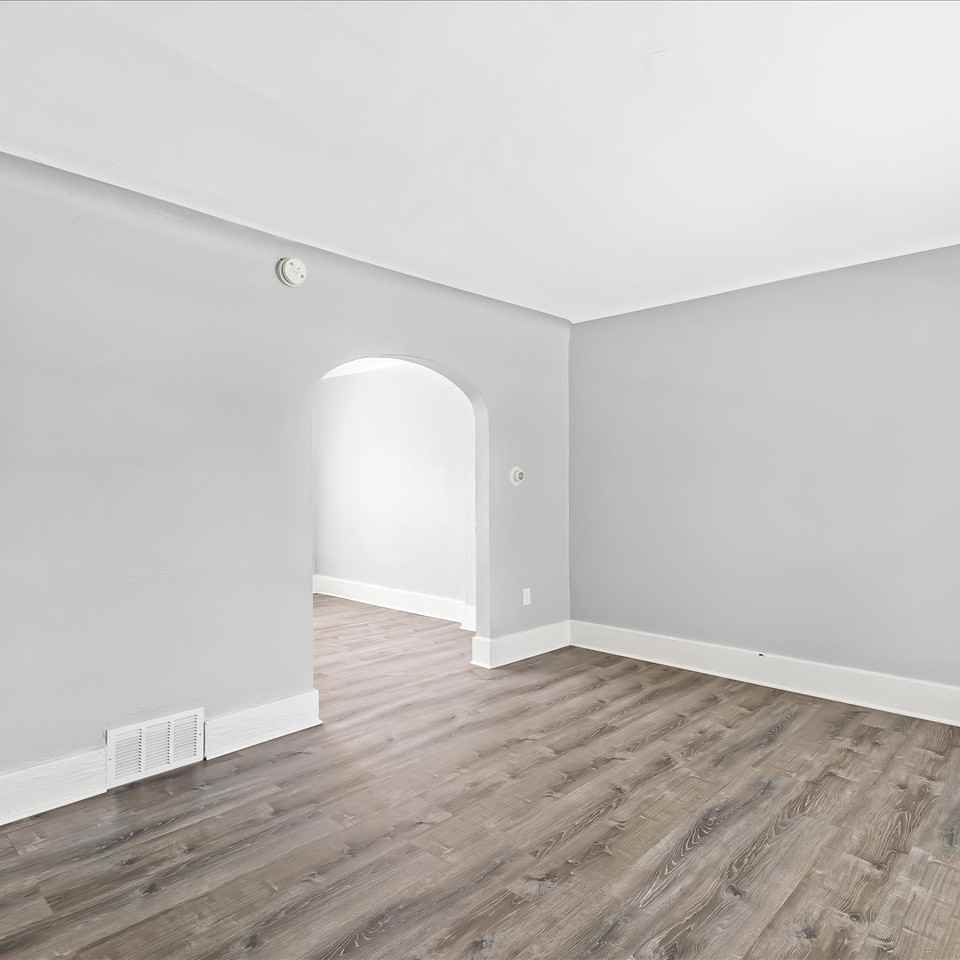 111 W Rundell St #1 - Photo 4 of 31