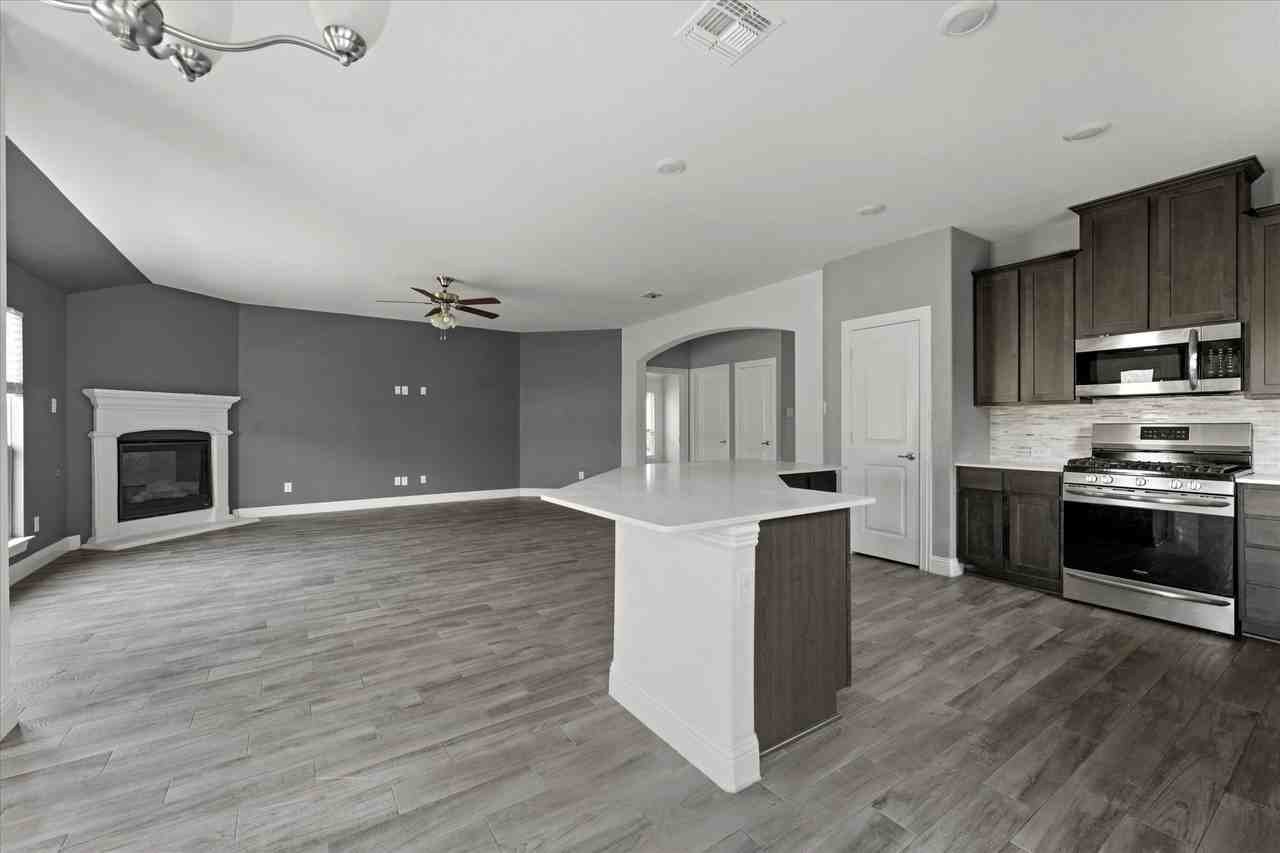 11121 Cobalt Dr - Photo 5 of 18