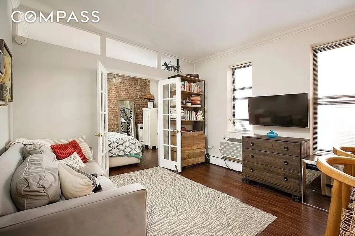 314 W 94th St #5E - Photo 4 of 6