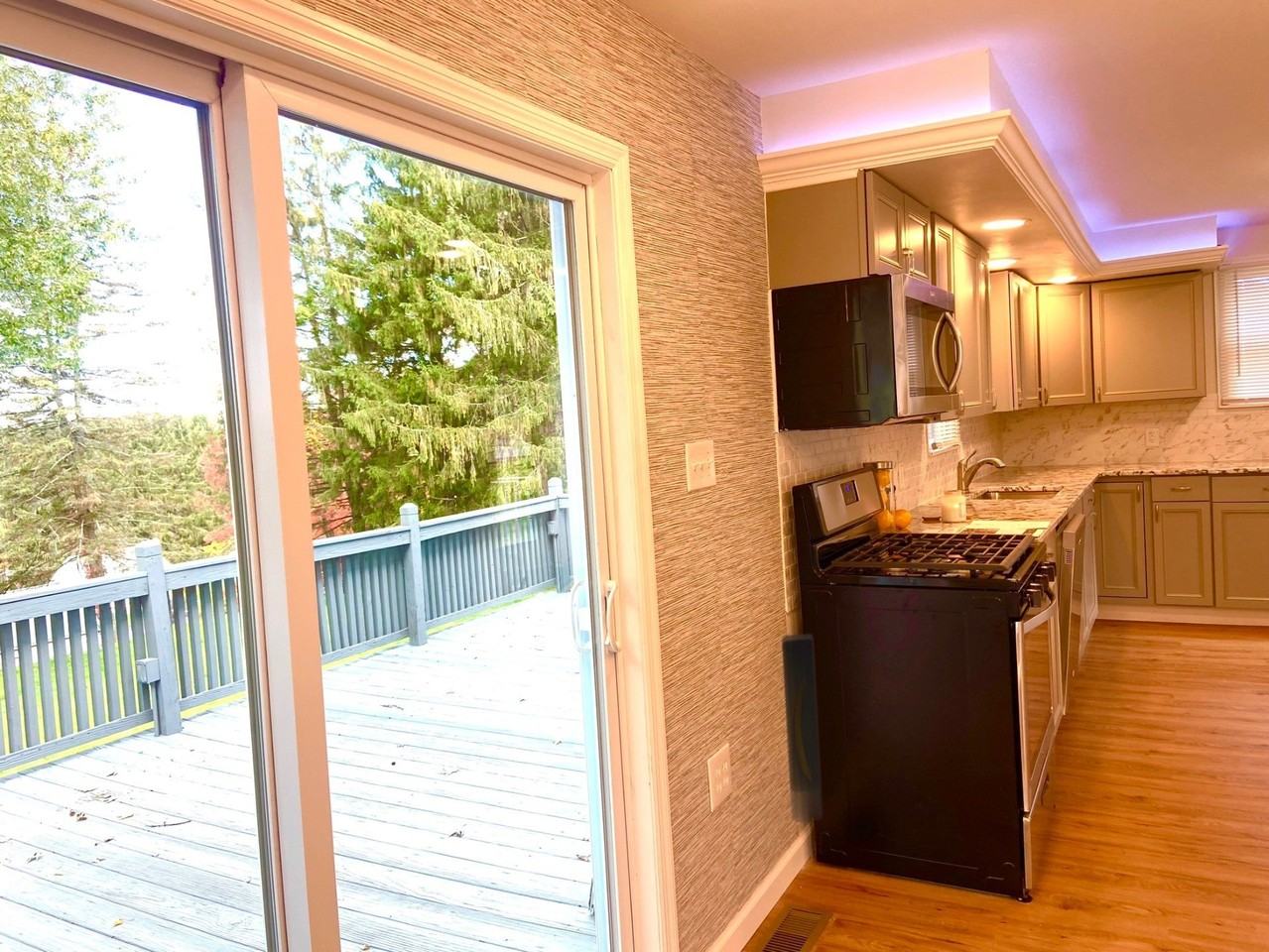 218 Highland Ave - Photo 4 of 22