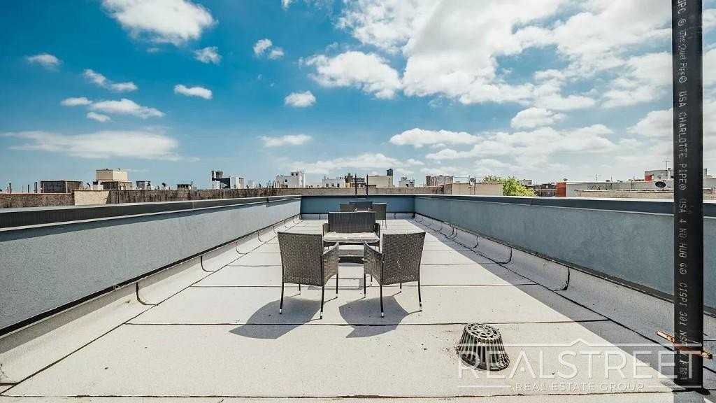 1526 Park Pl #1A - Photo 2 of 16