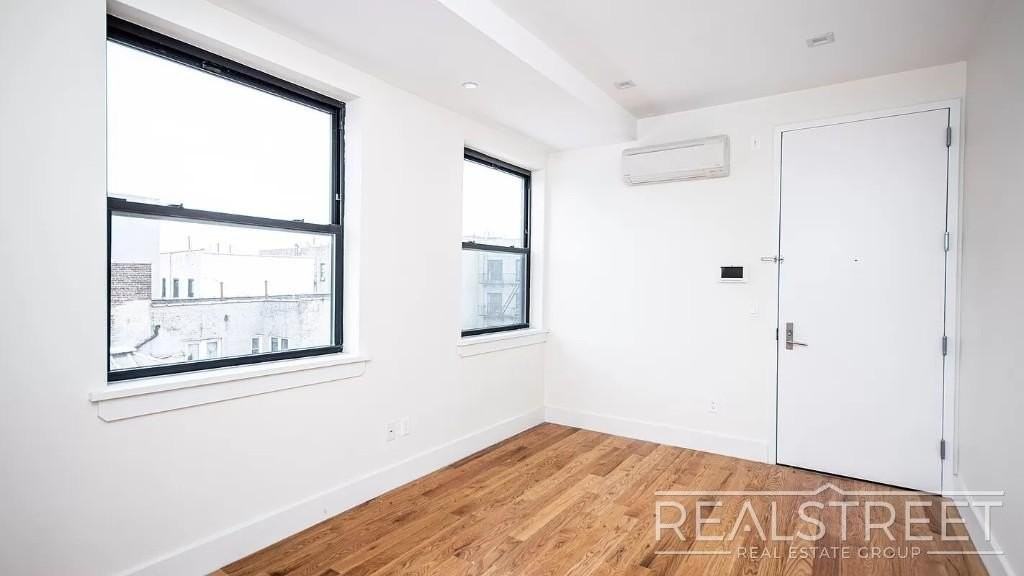 1526 Park Pl #1A - Photo 4 of 16