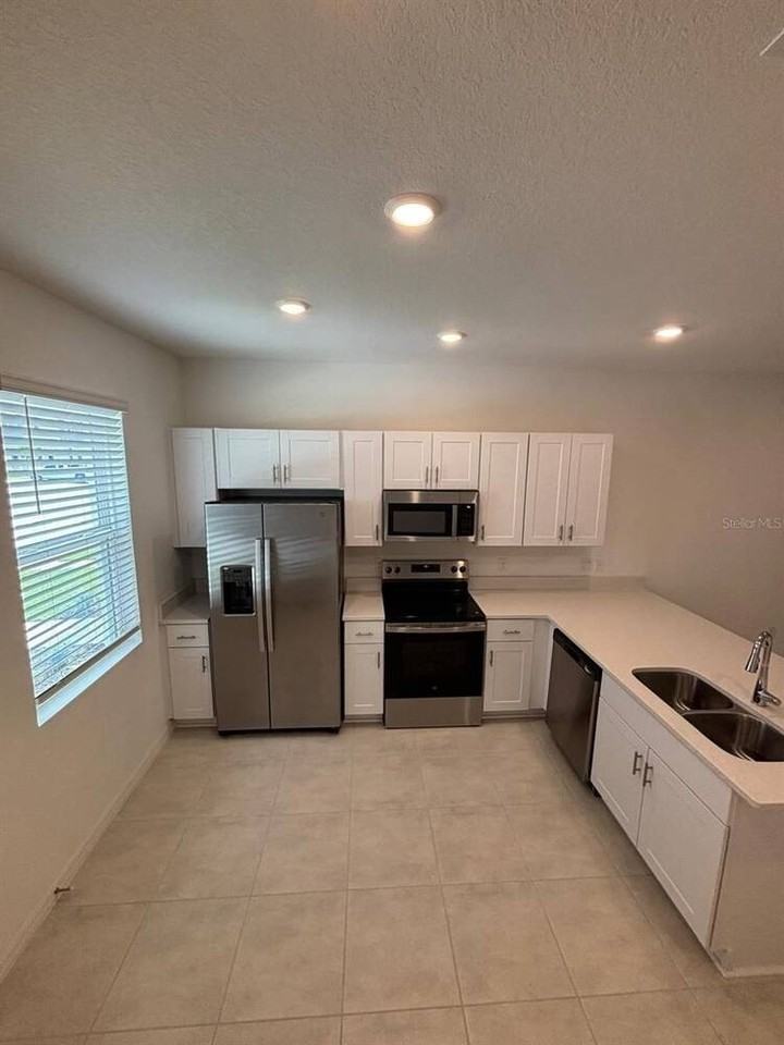 3120 Skyline Loop - Photo 3 of 10