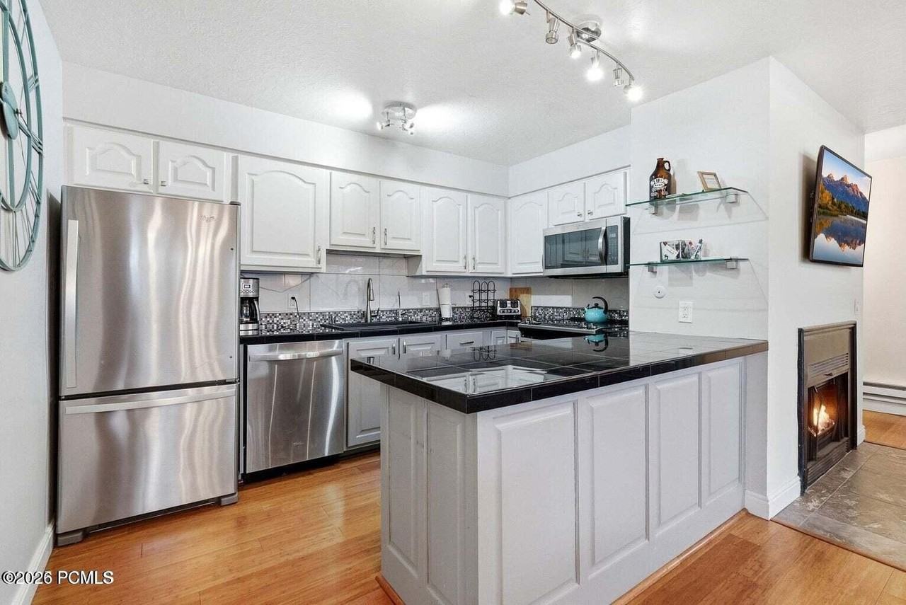 1885 Prospector Ave #B1 - Photo 7 of 31