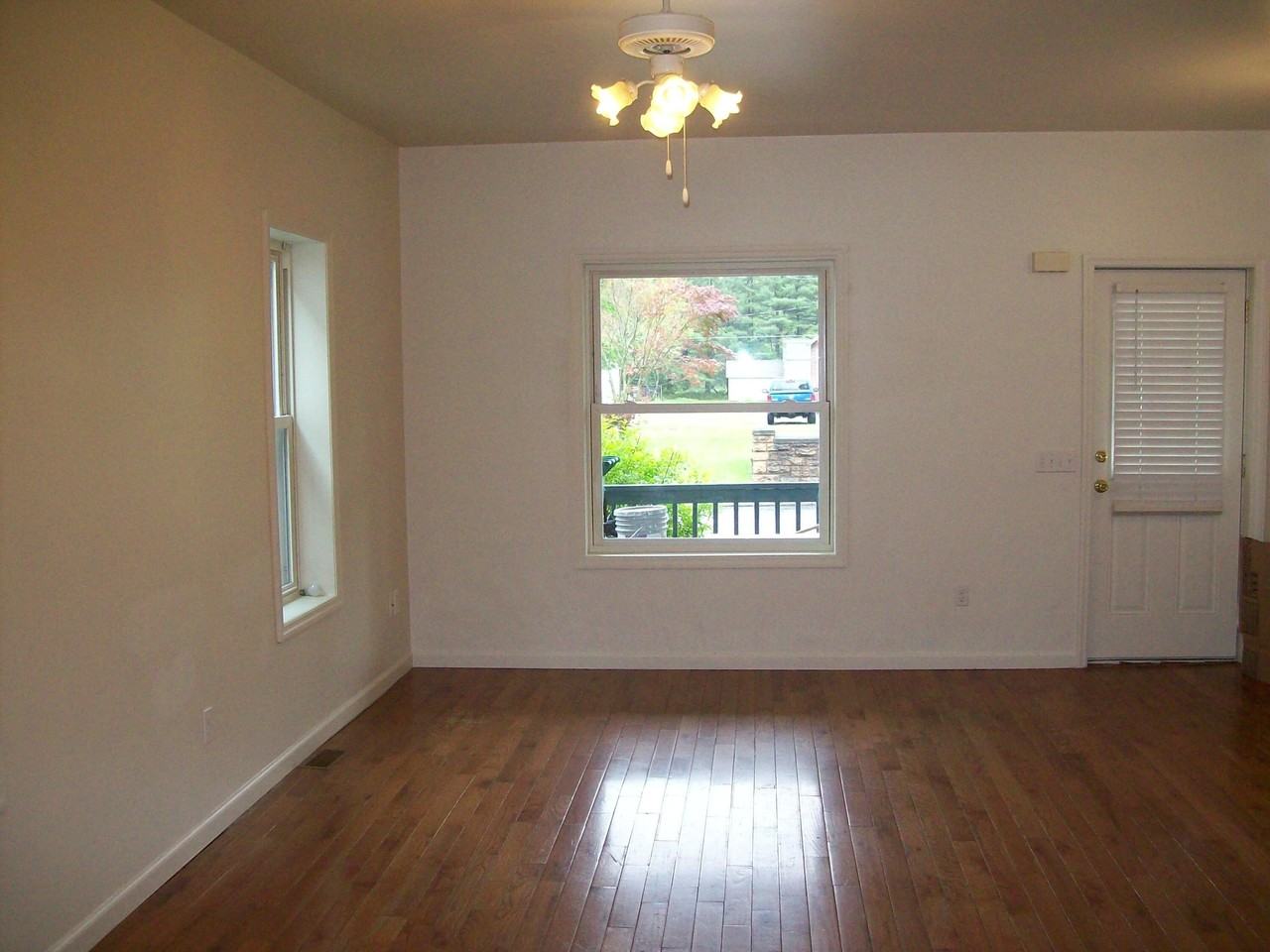 495 N Courtland St - Photo 4 of 16