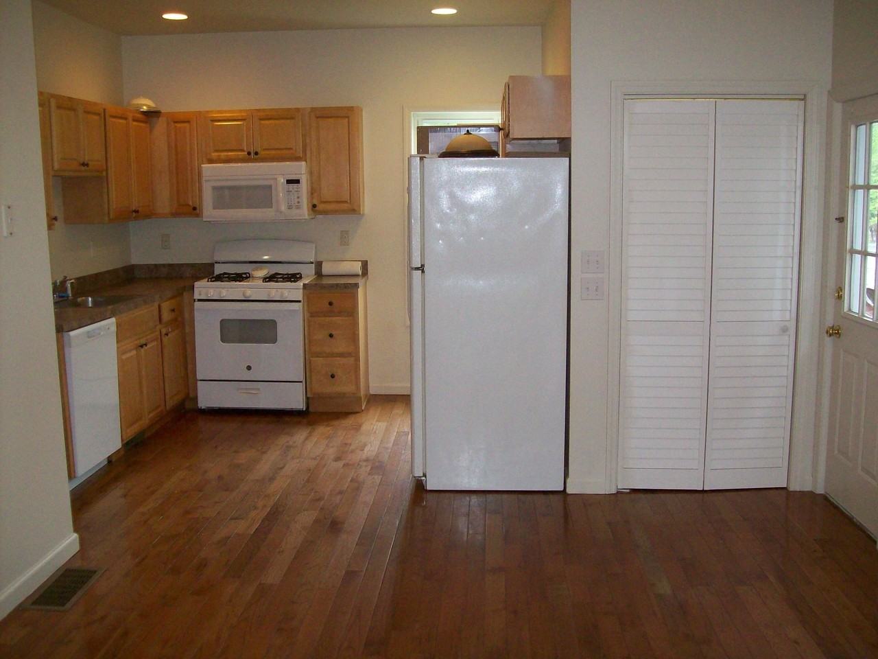 495 N Courtland St - Photo 6 of 16