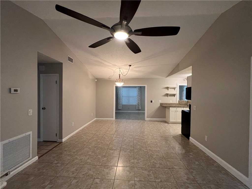 1018 Landsdowne Dr - Photo 4 of 13
