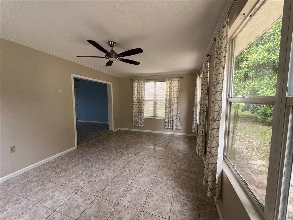 1018 Landsdowne Dr - Photo 6 of 13
