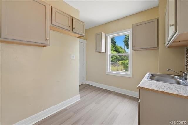 2245 W Grand St - Photo 4 of 25