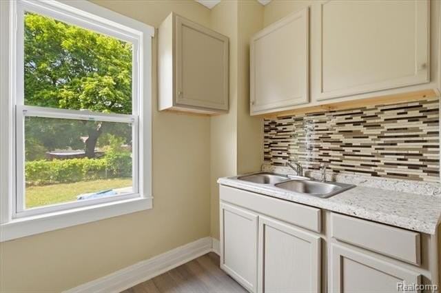 2245 W Grand St - Photo 7 of 25