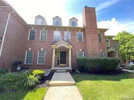 featured image of 215 S Village Way