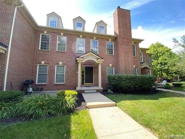 215 S Village Way - Photo 2 of 36