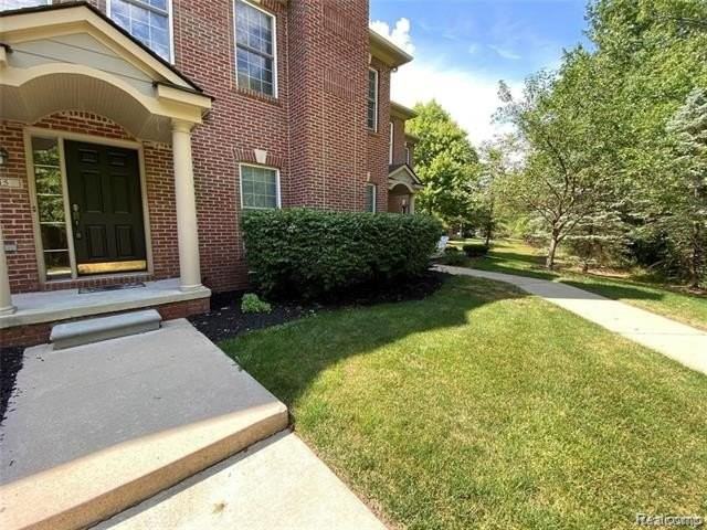 215 S Village Way - Photo 3 of 36