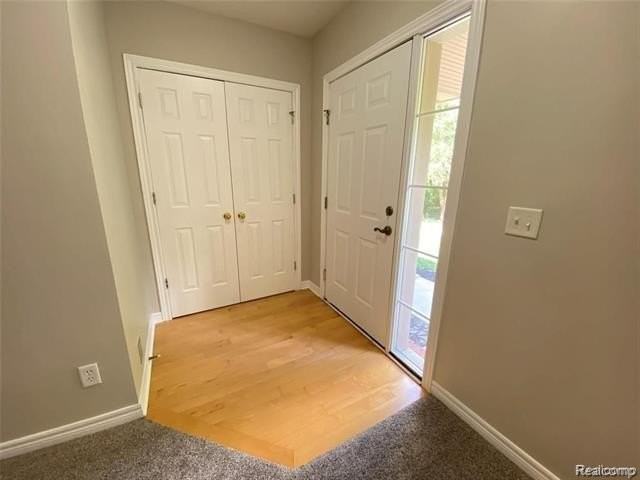 215 S Village Way - Photo 6 of 36