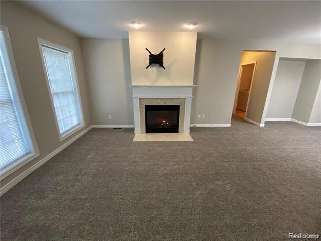 215 S Village Way - Photo 7 of 36
