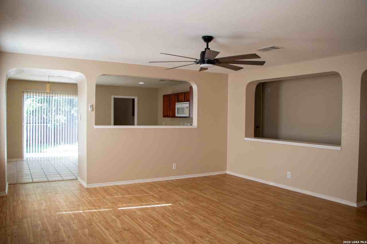 11181 Baffin Oaks - Photo 4 of 20