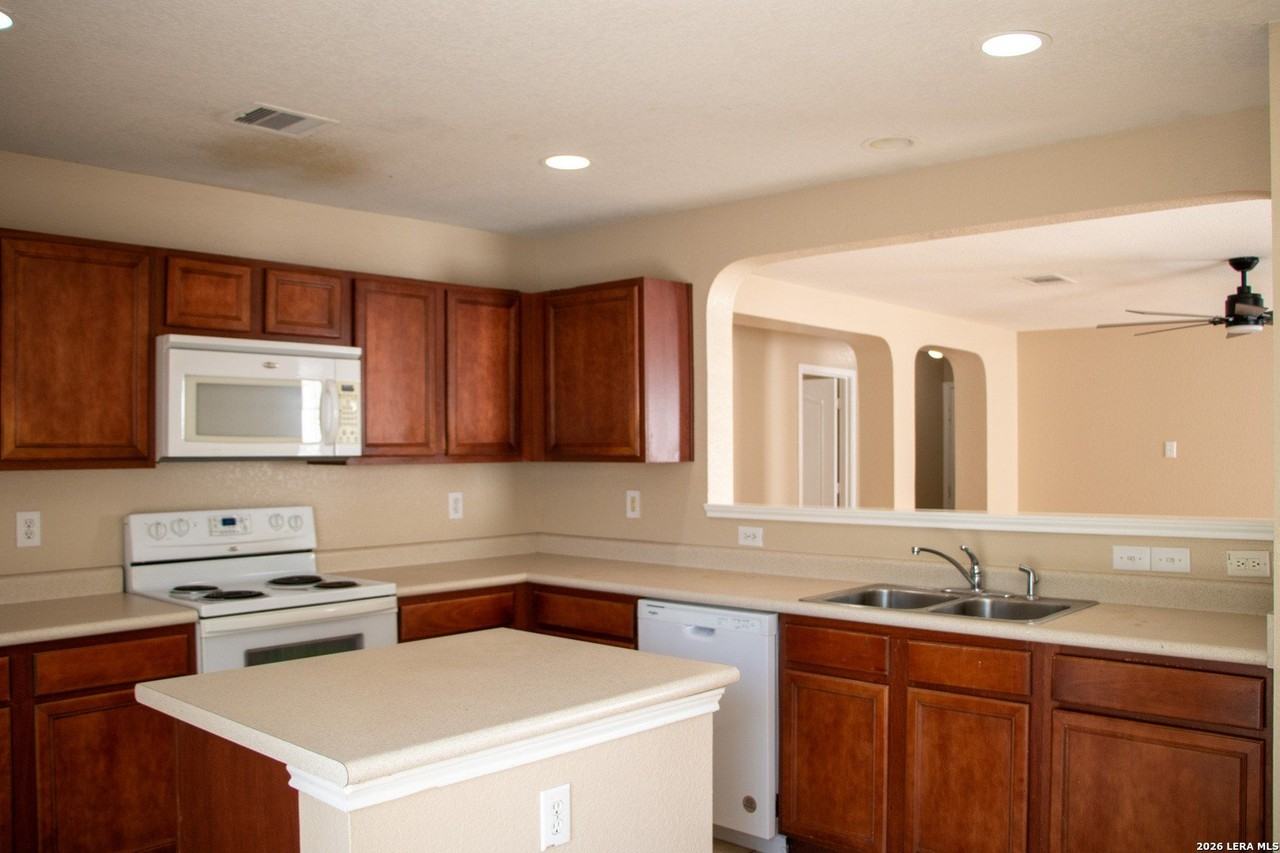 11181 Baffin Oaks - Photo 6 of 20