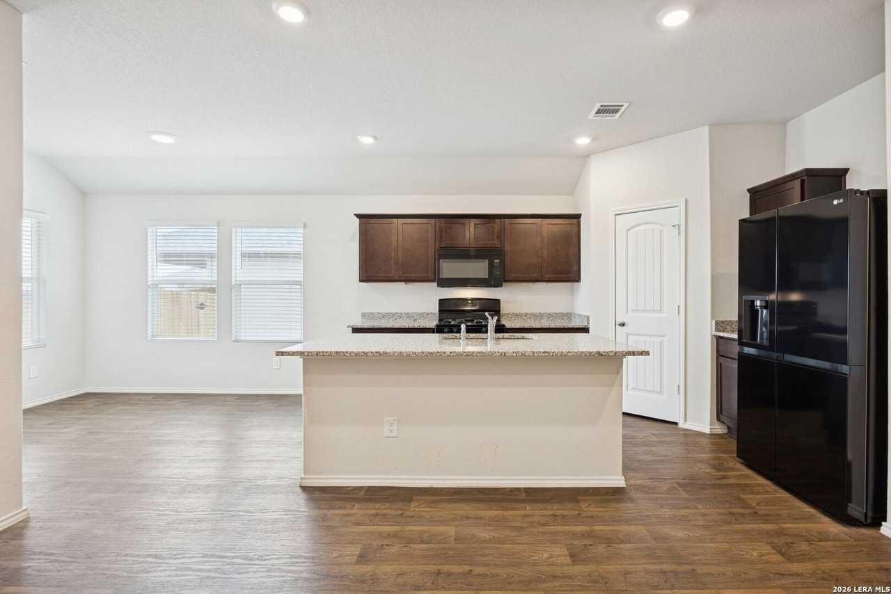 323 Shimmering Cv - Photo 6 of 13