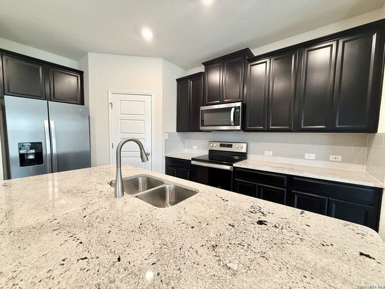 3017 Hess Blvd - Photo 5 of 28