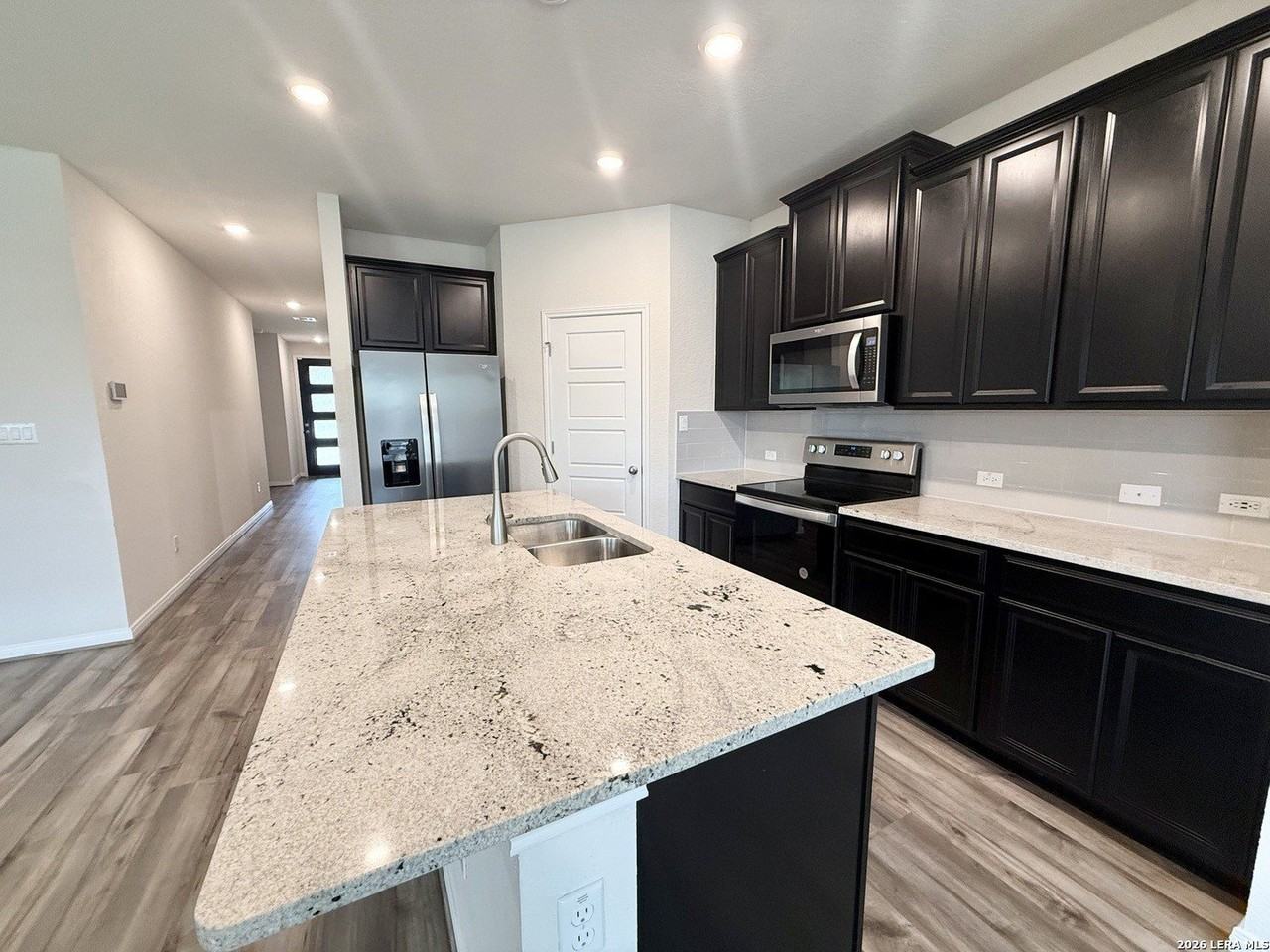 3017 Hess Blvd - Photo 6 of 28