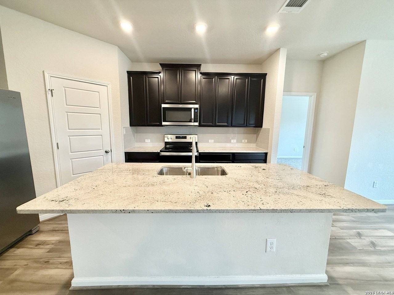 3017 Hess Blvd - Photo 7 of 28
