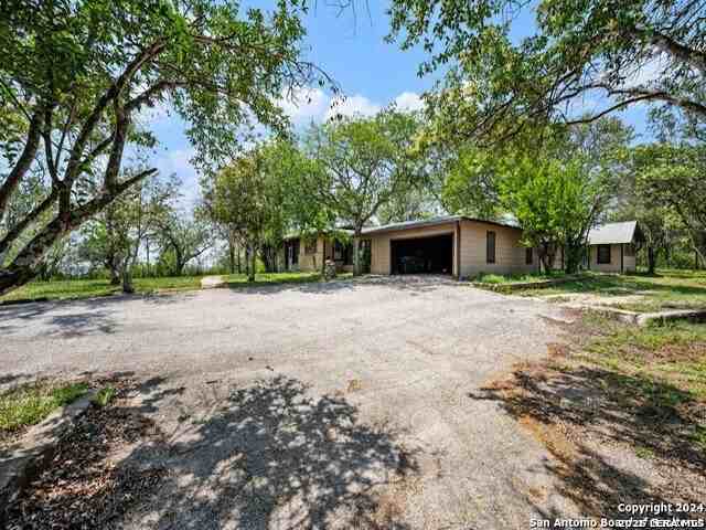 932 Toepperwein Rd - Photo 4 of 27