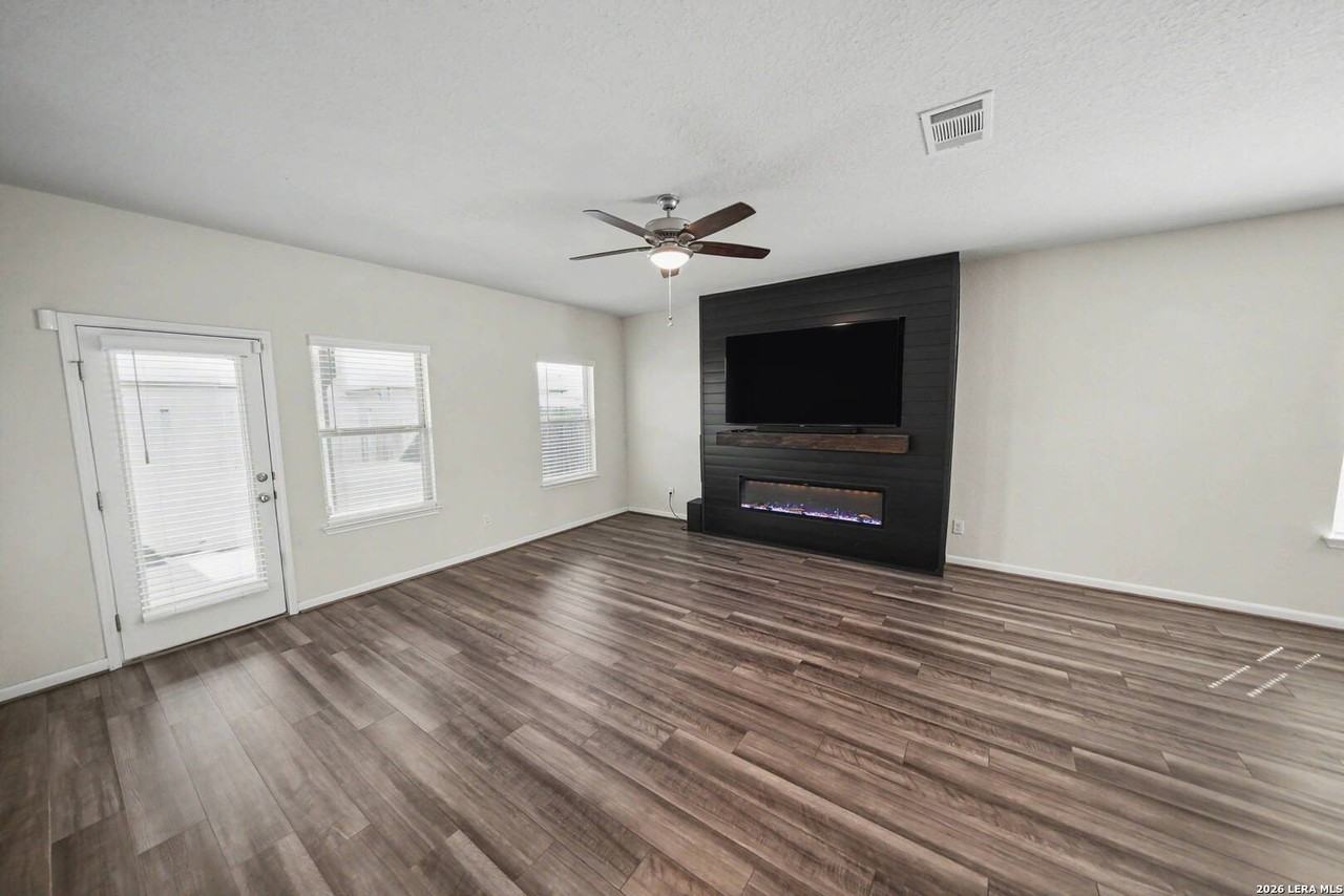 3037 Beringer Blvd - Photo 7 of 50