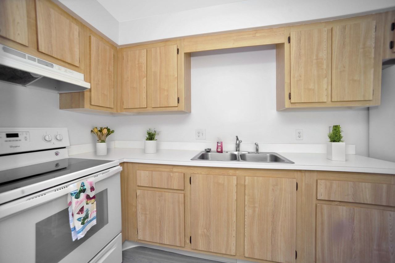 1354 Westover St #103 - Photo 3 of 12