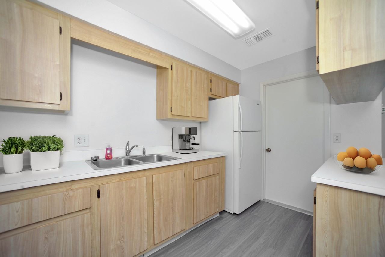 1354 Westover St #103 - Photo 4 of 12