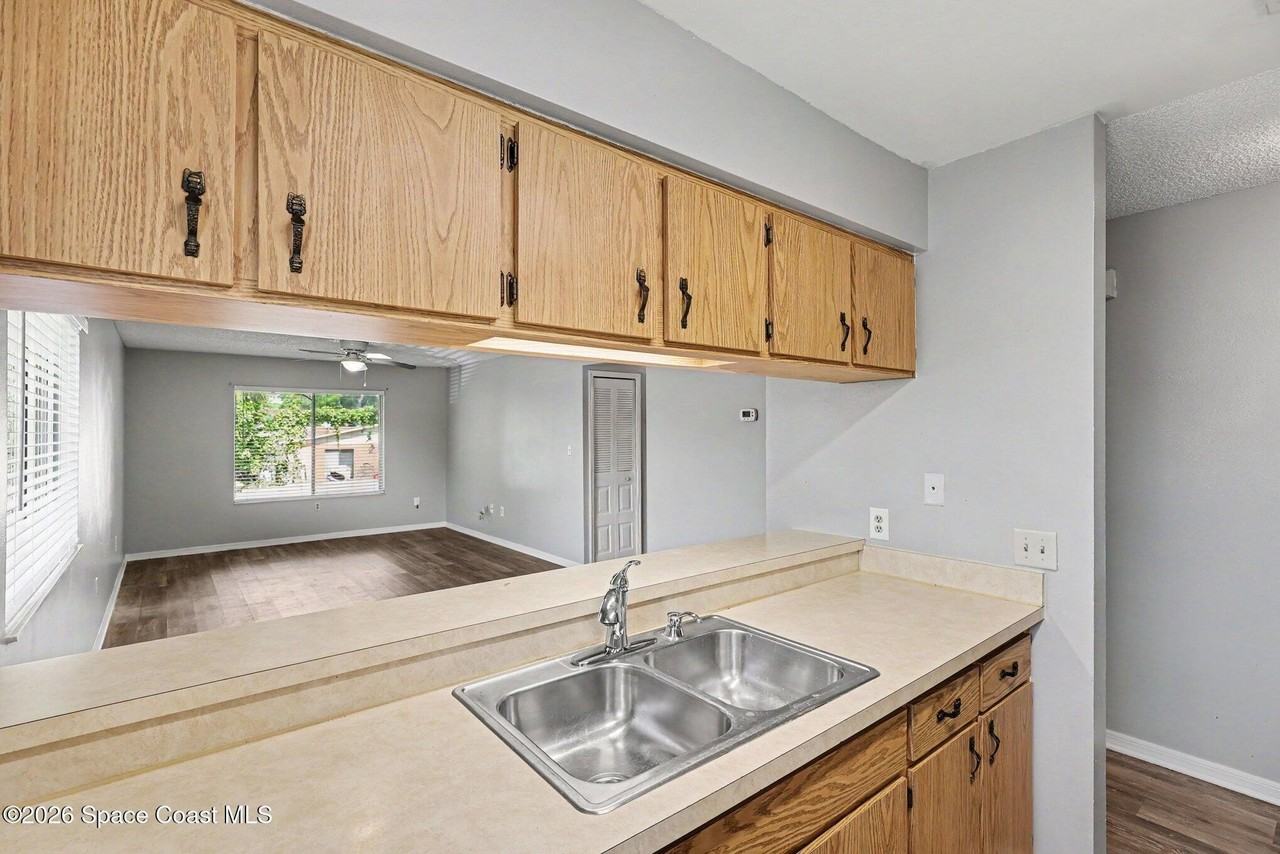 2286 Fox Hollow Dr - Photo 3 of 16
