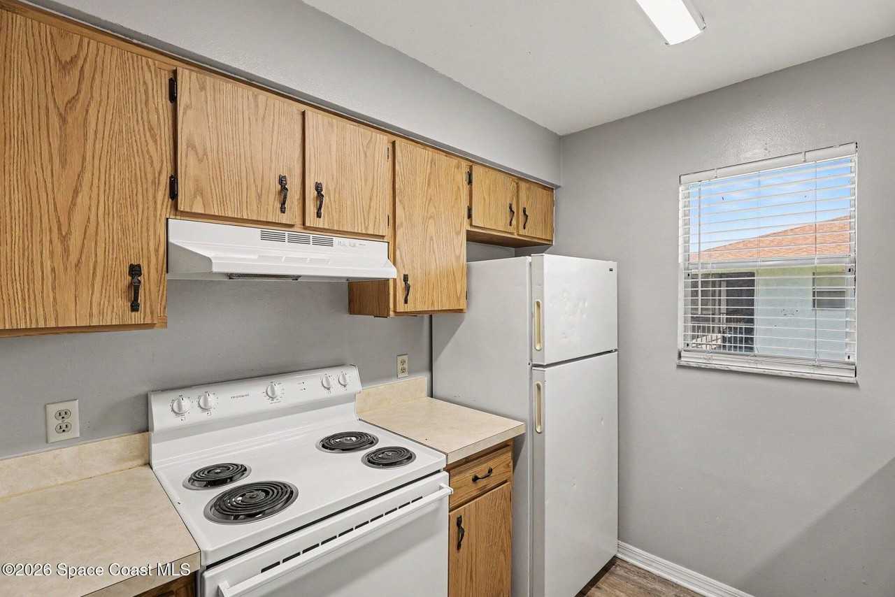 2286 Fox Hollow Dr - Photo 4 of 16