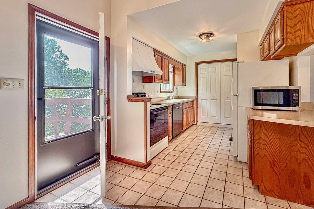 12182 Heron Dr - Photo 3 of 50