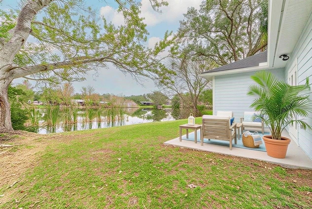 679 Coral Cir - Photo 3 of 14