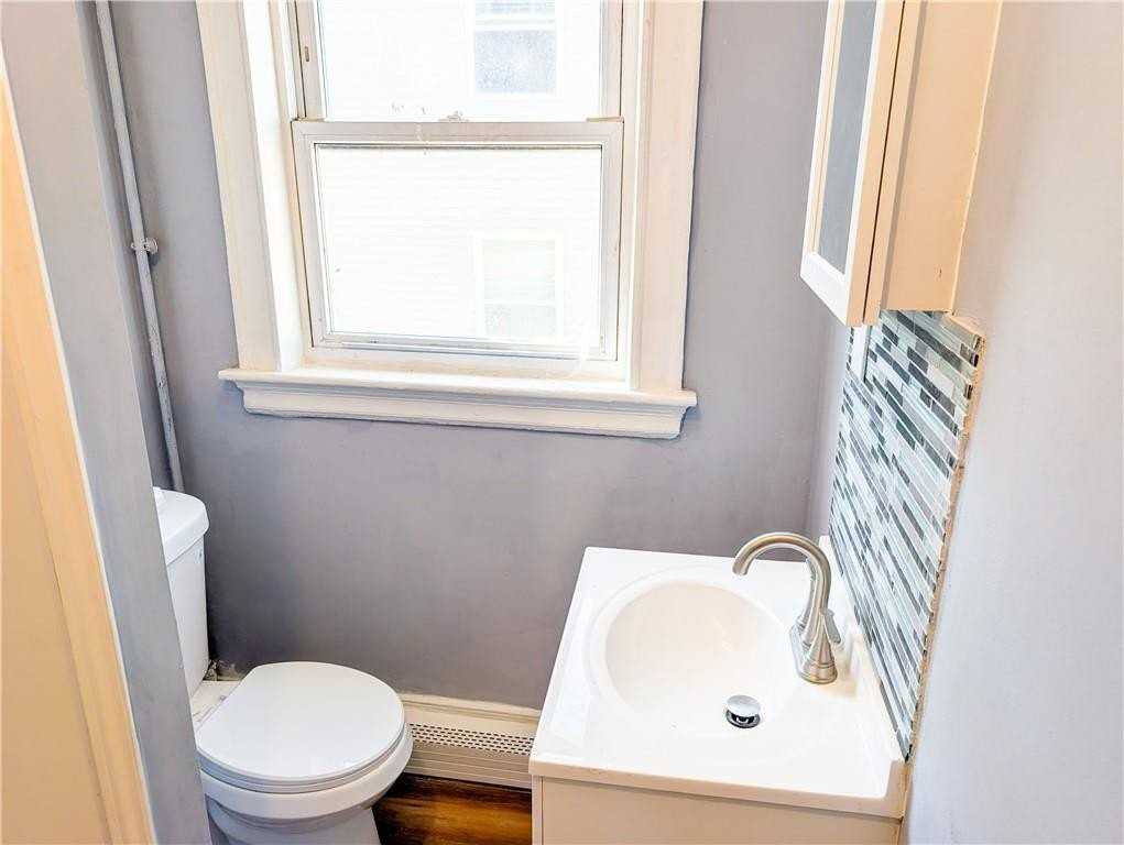 1375 Broad St #2F - Photo 6 of 7